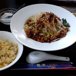 龍府 - 龍府　汁なし坦々麺と半チャーハン