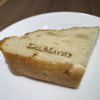 ダルマット 六本木ヒルズ店 - 自家製フォカッチャ