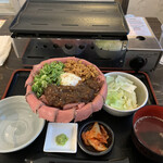 大衆焼肉 りゅえる - 自家製ローストビーフ丼　肉マシ(+50g)