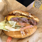 burger house UZU - 「UZUのチーズバーガー」断面