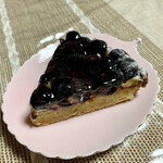 メゾン ムラタ - 宍粟市の岡本さん家の有機ブルーベリーのパイ 1cut ¥350 