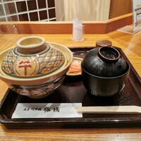 豚捨 KITTE丸の内店 - 上牛丼　2200 円