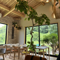 リーブス オブ グラス 紀美野 - 落ち着いていてお洒落な店内