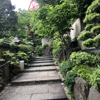 東京 芝 とうふ屋うかい - 敷地内