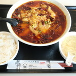パンダ飯店 - 魚の四川風煮込み（水煮鱼），ライス小（米饭）※スープはサービス