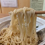中華そば きなり - 平打ち微ウエーブ麺。