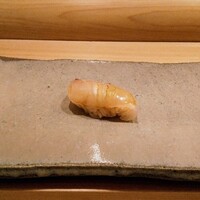 鮨 いしやま - 握り１４貫コース まずは鯛から