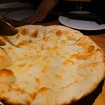 ItalianBar UNO - チーズたっぷりのピザ