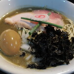 中華そば いづる - 後ろから