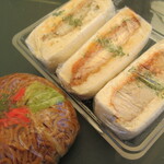 ハサミヤオオトモ - 3点セットミックス550円（右）、パン焼きそば210円（左）