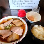 松屋製麺所 - チャーシュー麺　卵かけご飯