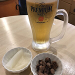 チキン南蛮大衆酒場 あんじゅ - ビールがプレモルって最近減っていてある意味貴重かも？お通しはおかわり自由。