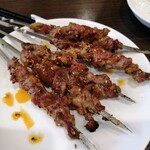 東北人家 新館 - 羊肉串　これ１本¥143は嬉しい　クミン最高♡　100本食べたい