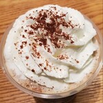 スターバックス・コーヒー - ダークモカチップフラペチーノ。上から