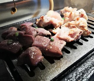神保町食肉センター - レバー＆麹鶏焼いてます