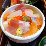 ごちそう村 - 花かご膳の海鮮ちらしは+220円