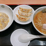 Hidakaya Kitaayase Rietta Ten - 半炒飯、半ラーメン、3個餃子