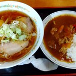 いそべ食堂 - 喜多方ラーメン（醤油）と半カレー