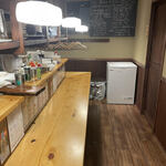 下北沢 みるく - 奥まで続くカウンターで一人飲みにも最適