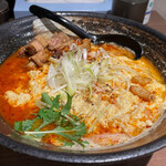 大辛にんにく 赤い虎 - 大辛にんにくラーメン大盛り（４辛）950円