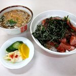 和洋食 山栄 - まぐろ丼ミニそば付き(６５０円)