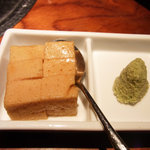 Sumibi Yakiniku Sansei - 泡醤油です。これを焼いた肉に載っけて・・