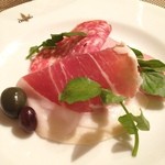 イタリア産サラミなどの盛り合わせ