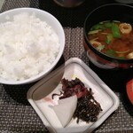 稲取東海ホテル湯苑 - 食事…女将出身地・千葉県産 多古米コシヒカリ釜めし…香の物…赤出汁♪