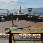 稲取東海ホテル湯苑 - ラウンジをぬけたサンテラスには船の軸先♪