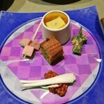 稲取東海ホテル湯苑 - 前菜…手前のエシャレット､鴨スモーク､器に入った玉子豆腐のような物､オクラ胡麻和え､鰻山椒寿司♪