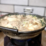 すき焼･鍋物 なべや - 鶏みんち鍋 特製みそ味 食べ頃