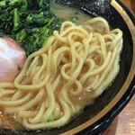 横浜家系ラーメン 三郷家 - 大橋製麺多摩の中太麺。