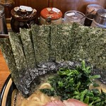 横浜家系ラーメン 三郷家 - 海苔増しは5枚100円。