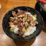 横浜家系ラーメン 三郷家 - 肉まぶし100円（ご飯の量は調整可）