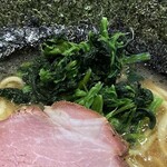 横浜家系ラーメン 三郷家 - ほうれん草。