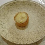 レストラン・モリエール - Menu Terroir：アミューズ（玉葱とベーコンのタルト）