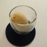 レストラン・モリエール - Menu Terroir：洋梨 紅茶（レモンと紅茶のシャーベット、途中でアルザス産洋梨のブランデーがけ）