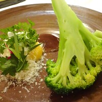 レストラン・モリエール - Menu Terroir：季節野菜（美瑛産ブロッコリー（パルミジャーノレジャーノ・卵黄・イタリアンパセリなどハーブとシェリービネガー））