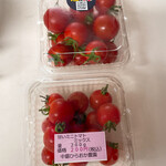 八紘学園 農産物直売所 - 【2022年08月】ミニトマトも200円位、食べ比べに。