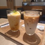 エクセルシオール カフェ バリスタ - アイスカフェラテとオレンジ系スムージー