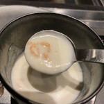 北海道焼肉 北うし - カリフラワーと治療した雲丹のスープ