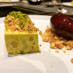 北海道焼肉 北うし - ピスタチオのティラミス、ブルーベリーのジェラート