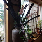 優寿司 - 木炭の生け花