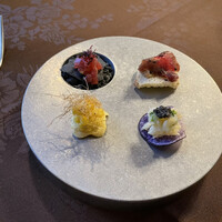misola - Amuse:バッカラ　キャビア、とうもろこし　ココナッツ、本鮪　馬肉