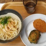 山越うどん - 生醤油うどん・じゃがいも天ぷら・コロッケ