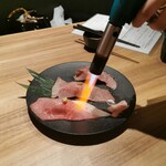 肉と日本酒いぶり - 炙り肉寿司3種