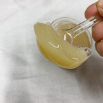 和菓子処 大角玉屋 - 白桃水ようかん　寒天の下には白桃2切れ