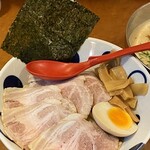 麺屋 よつ葉 - 博多鶏らーめん(朱)チャーシュー