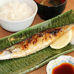 ごはん処 満天食堂 - 料理写真:【季節限定】さんまの塩焼き定食