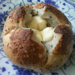 ダンブラウン - 料理写真:黒ごまカマンベール